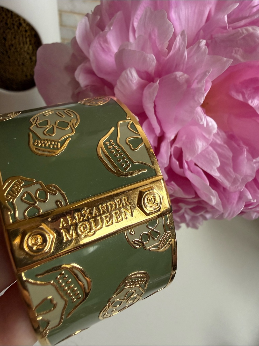 Alexander McQueen Olive Green Enamel Skull Wide Hinged Bangle Cuff Bracelet Gold - Picture 3 of 5